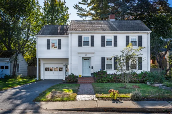 $995,000 | 20 Cottage Farms Road, Cape Elizabeth, ME 04107