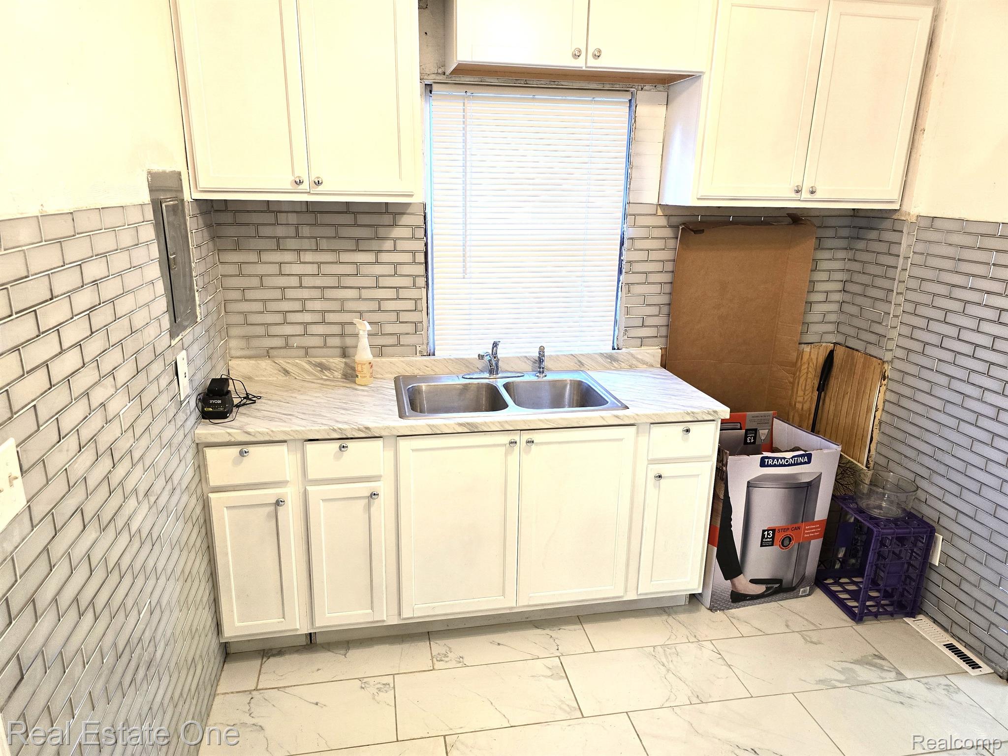 41 Elizabeth Street River Rouge, MI 48218 - Photo 16 of 18 Gallery Image 16