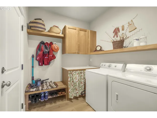 a view of a house with a outdoor space