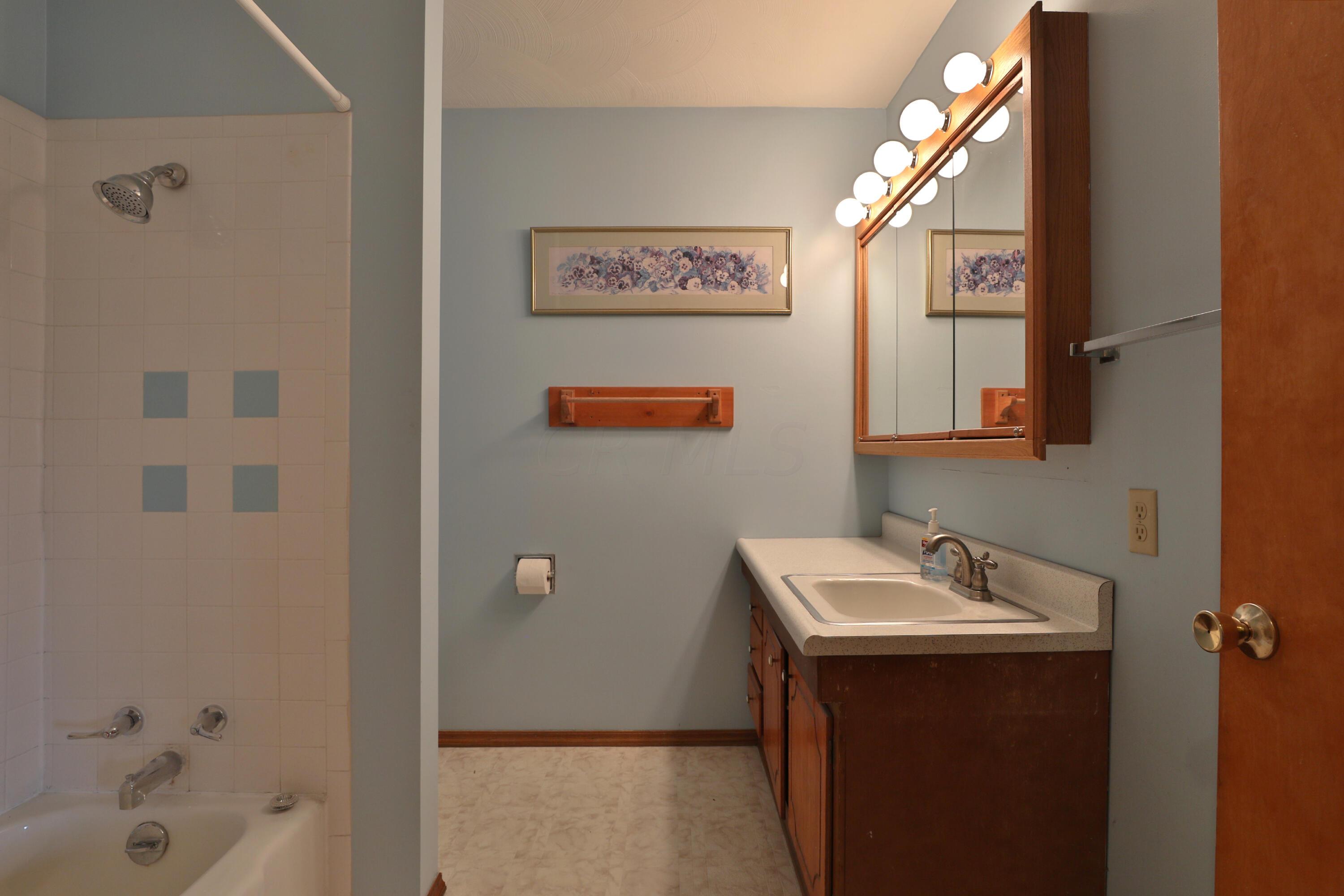 998 Hudson Road Delaware, OH 43015 - Photo 24 of 38 998-Hudson-024