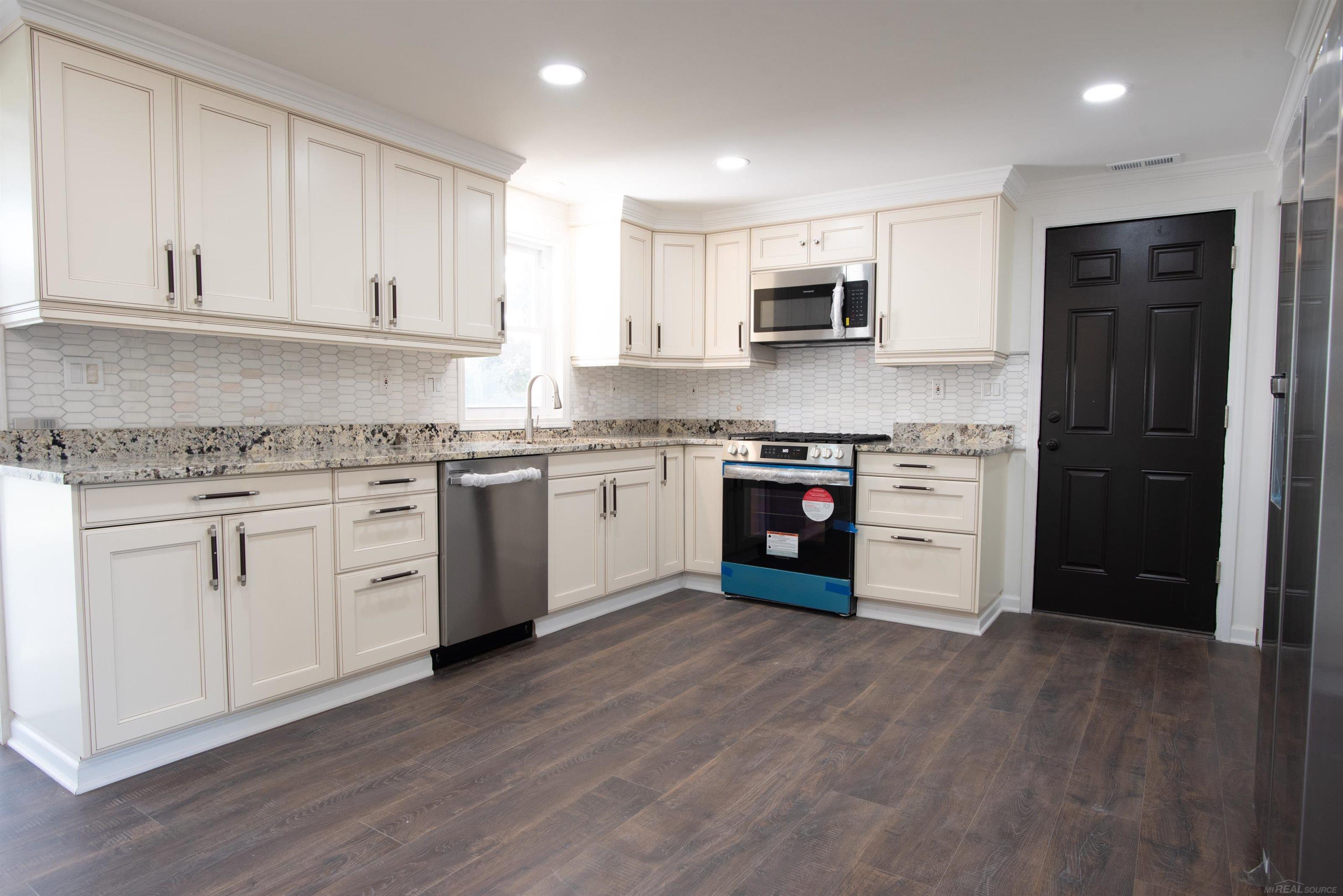 21630 Chester Road Ray, MI 48096 - Photo 11 of 28