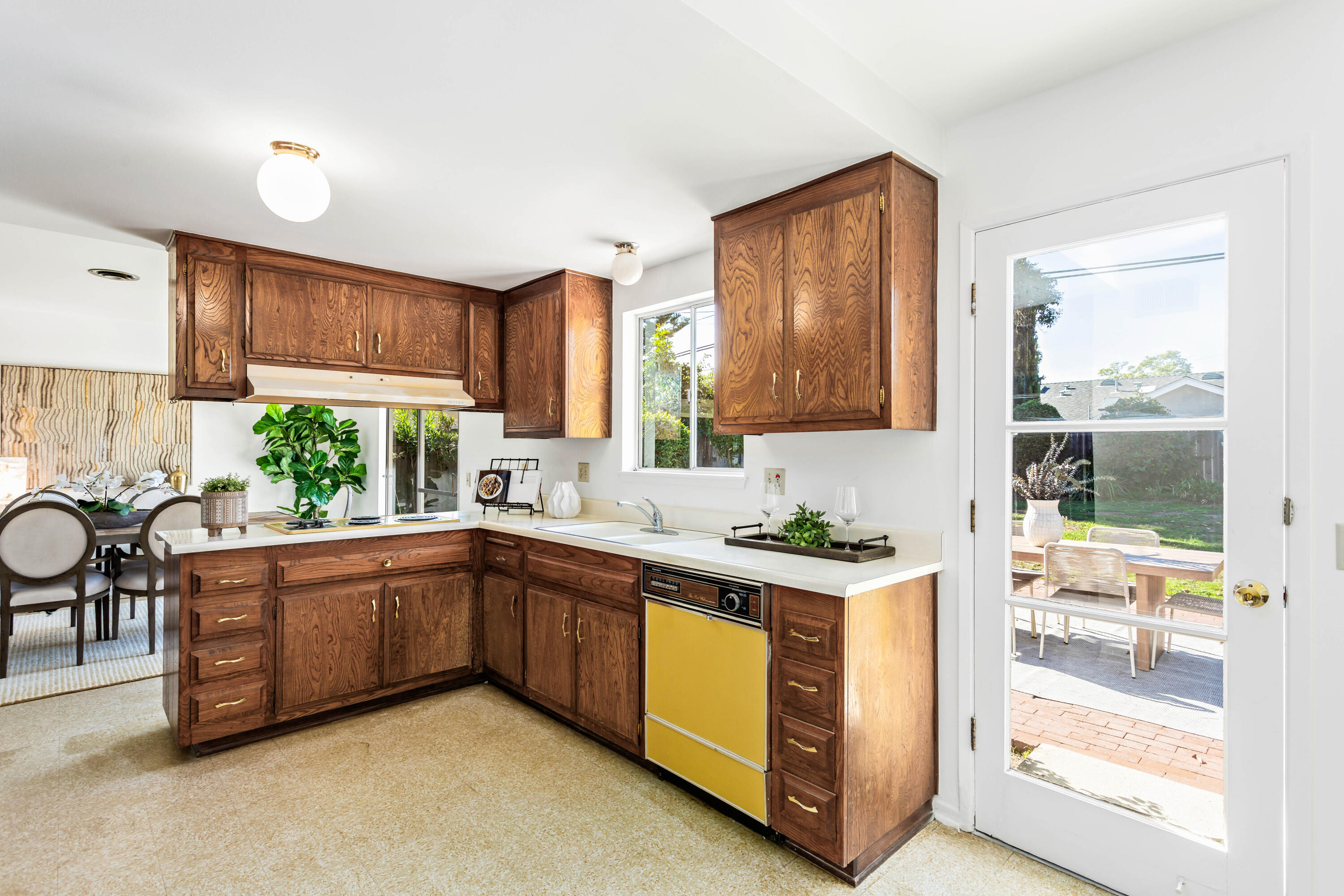 449 Arundel Road Goleta, CA 93117 - Photo 8 of 30 Kitchen