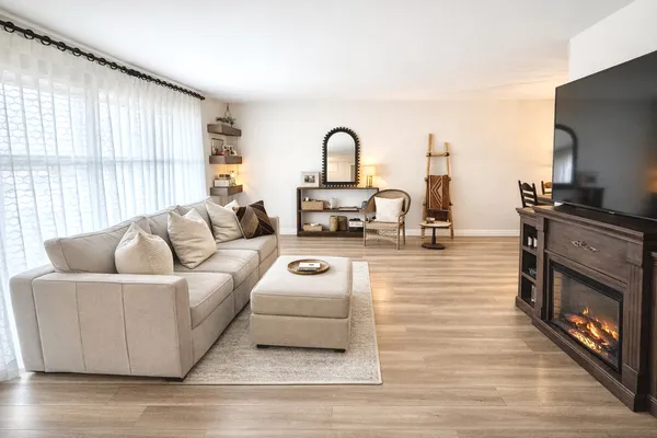 $524,900 | 6418 Bradley Drive, Woodridge, IL 60517