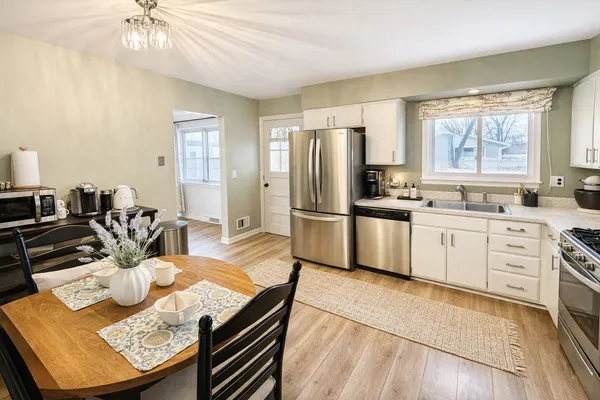$524,900 | 6418 Bradley Drive, Woodridge, IL 60517