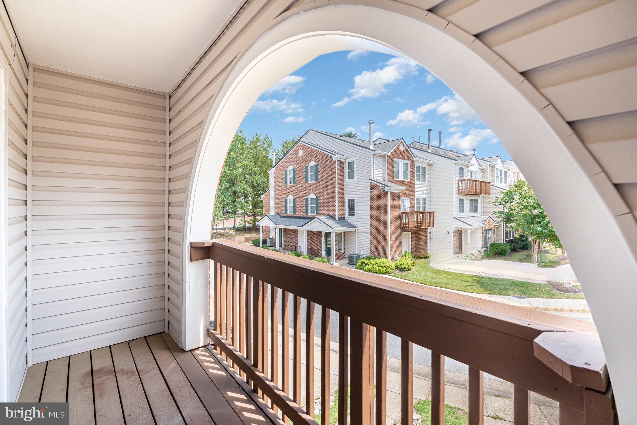 4068 Chetham Way Woodbridge, VA 22192 - Photo 22 of 27 a view of a brick building from a balcony