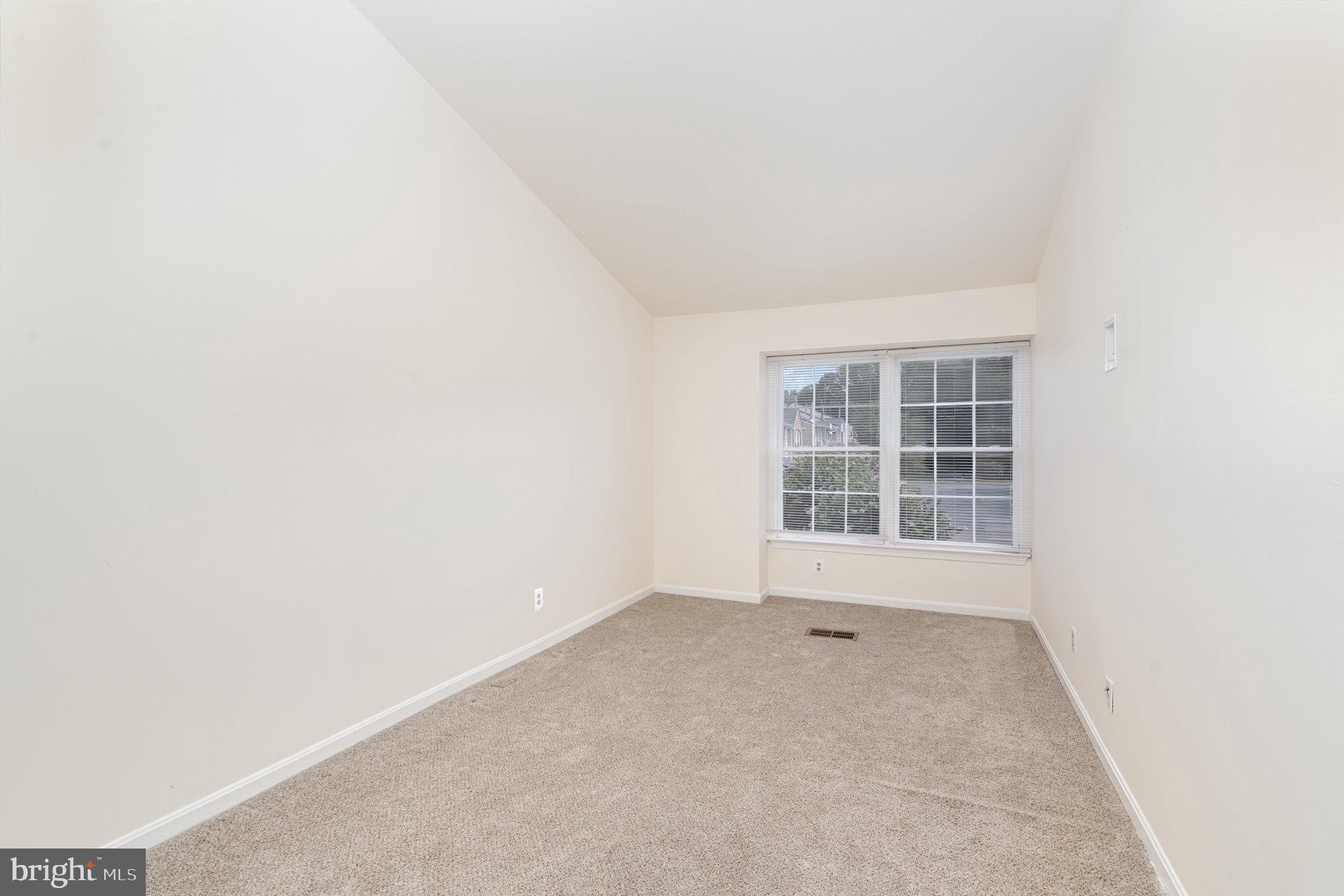 4068 Chetham Way Woodbridge, VA 22192 - Photo 27 of 27 an empty room with a window