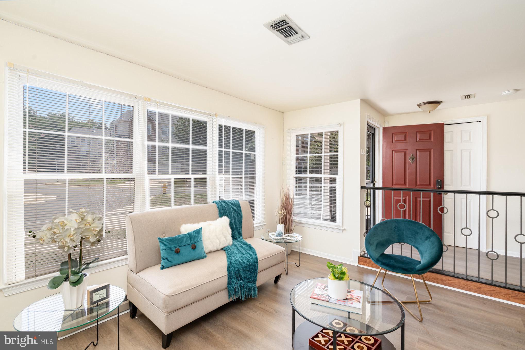 4068 Chetham Way Woodbridge, VA 22192 - Photo 5 of 27 a living room with furniture a potted plant and a large window