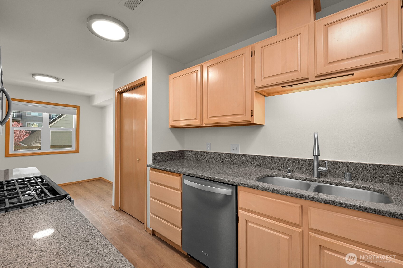 705 North State Street, Unit 301 Bellingham, WA 98225 - Photo 18 of 31
