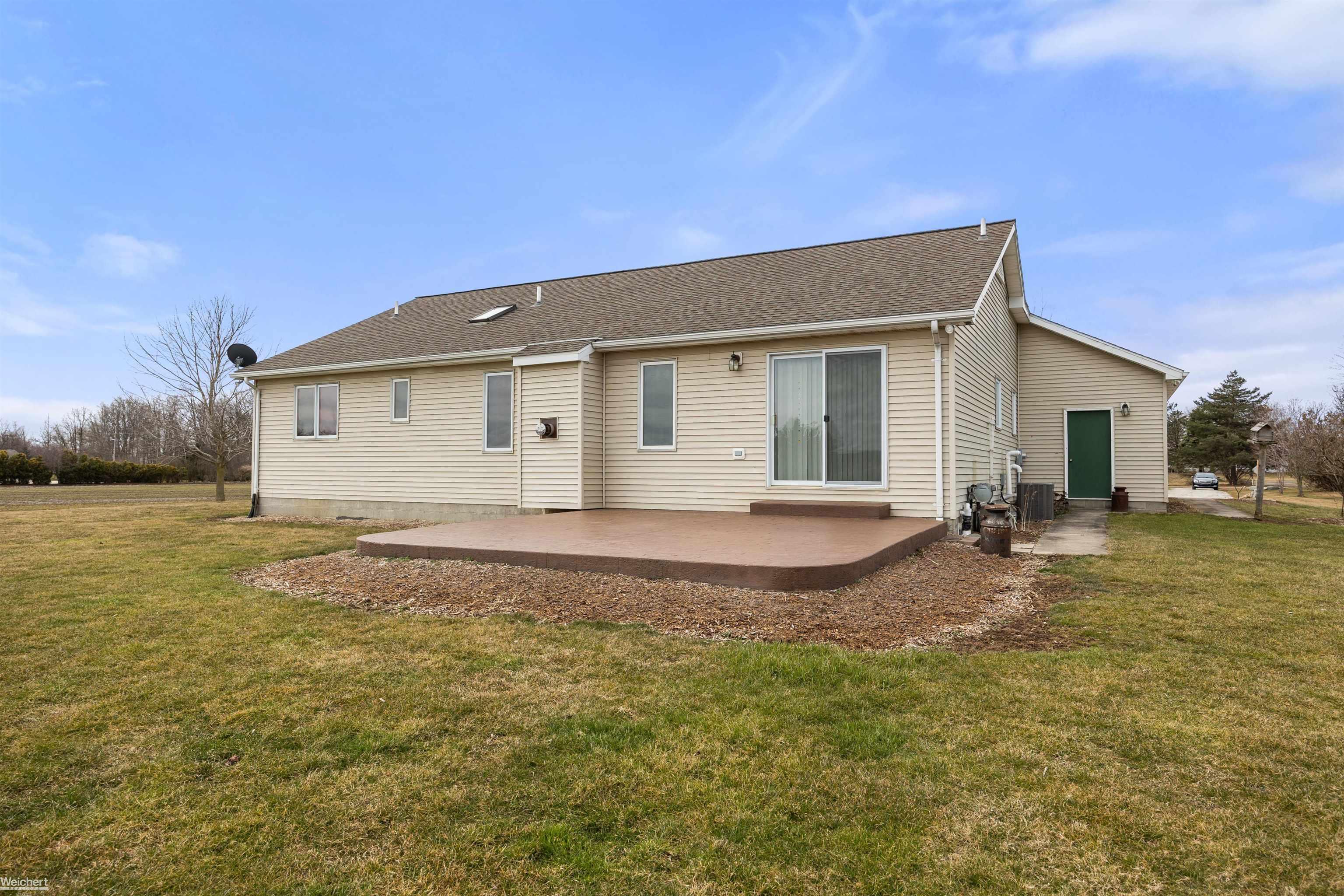 5107 Cochrane Road Almont, MI 48003 - Photo 29 of 35 50103955-28.JPG