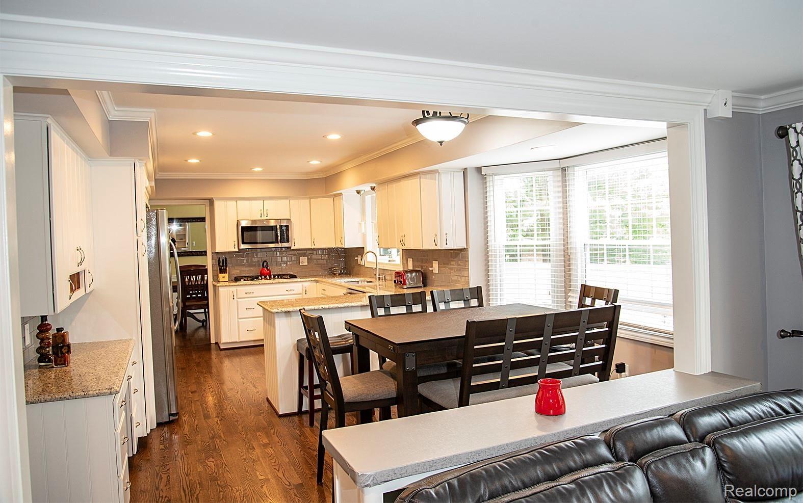 35897 Charter Crest Road Farmington, MI 48335 - Photo 8 of 26 Updated Kitchen