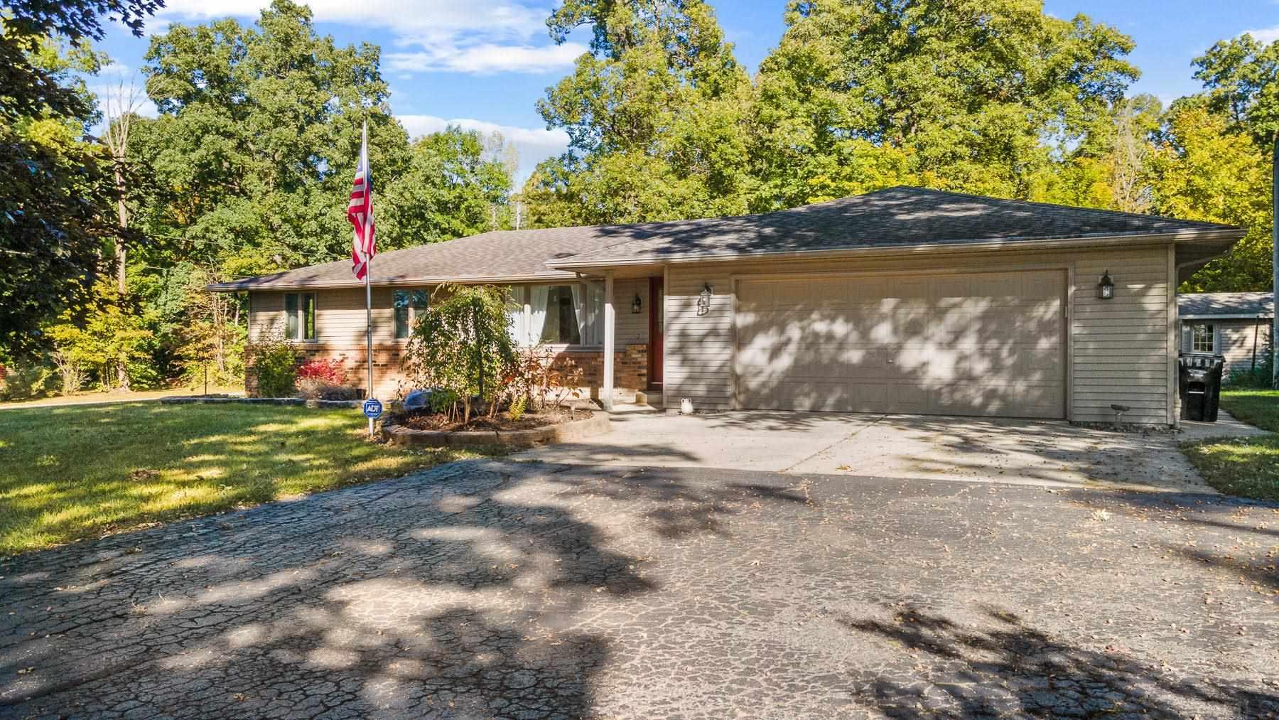 16506 Painter Road Leo, IN 46765 - Photo 2 of 36
