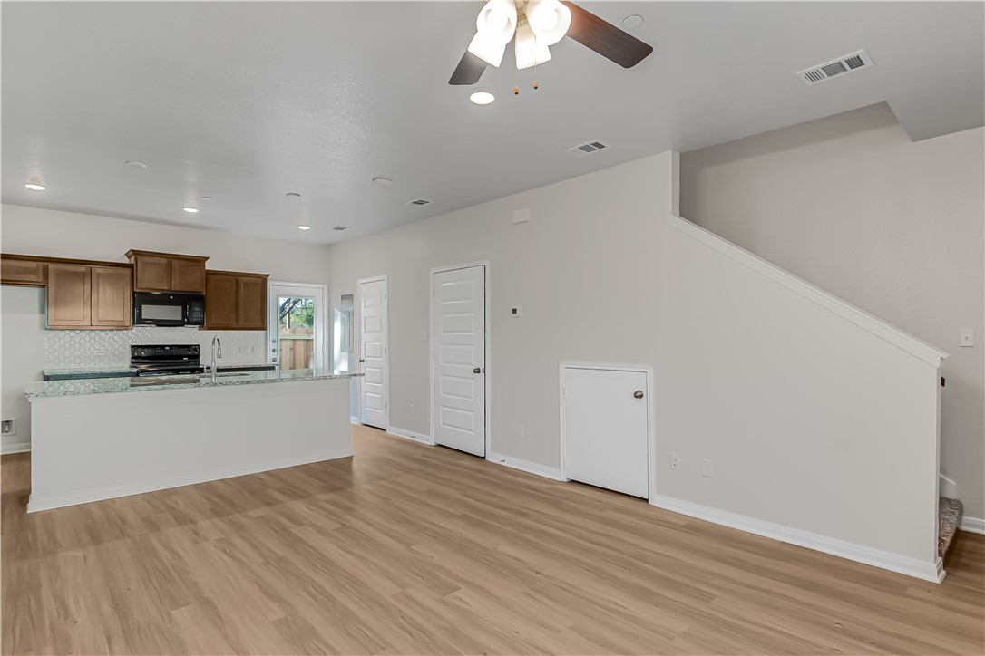 601 West 24th Street, Unit 121 Bryan, TX 77803 - Photo 4 of 17