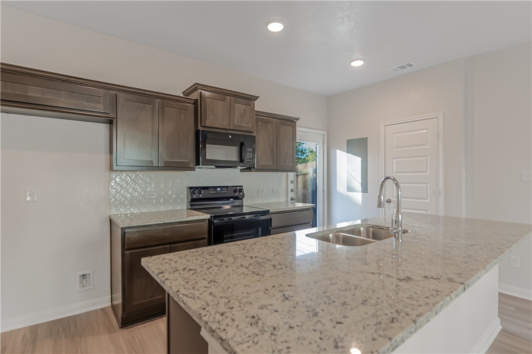 601 West 24th Street, Unit 121 Bryan, TX 77803 - Photo 5 of 17