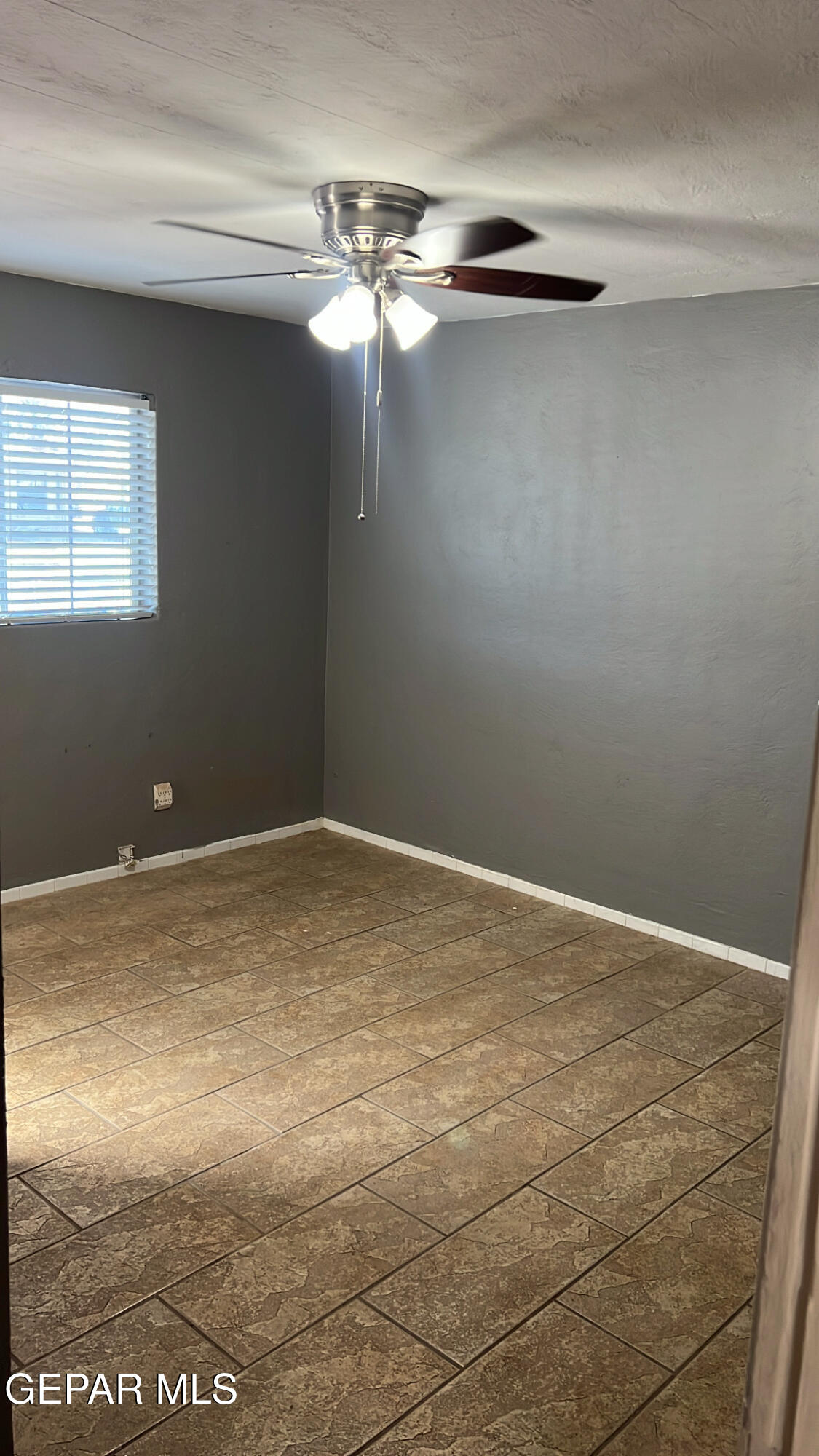 2636 Prestwick Road El Paso, TX 79925 - Photo 14 of 20 723BD2BD-A87A-4B8F-801B-53EA18715085