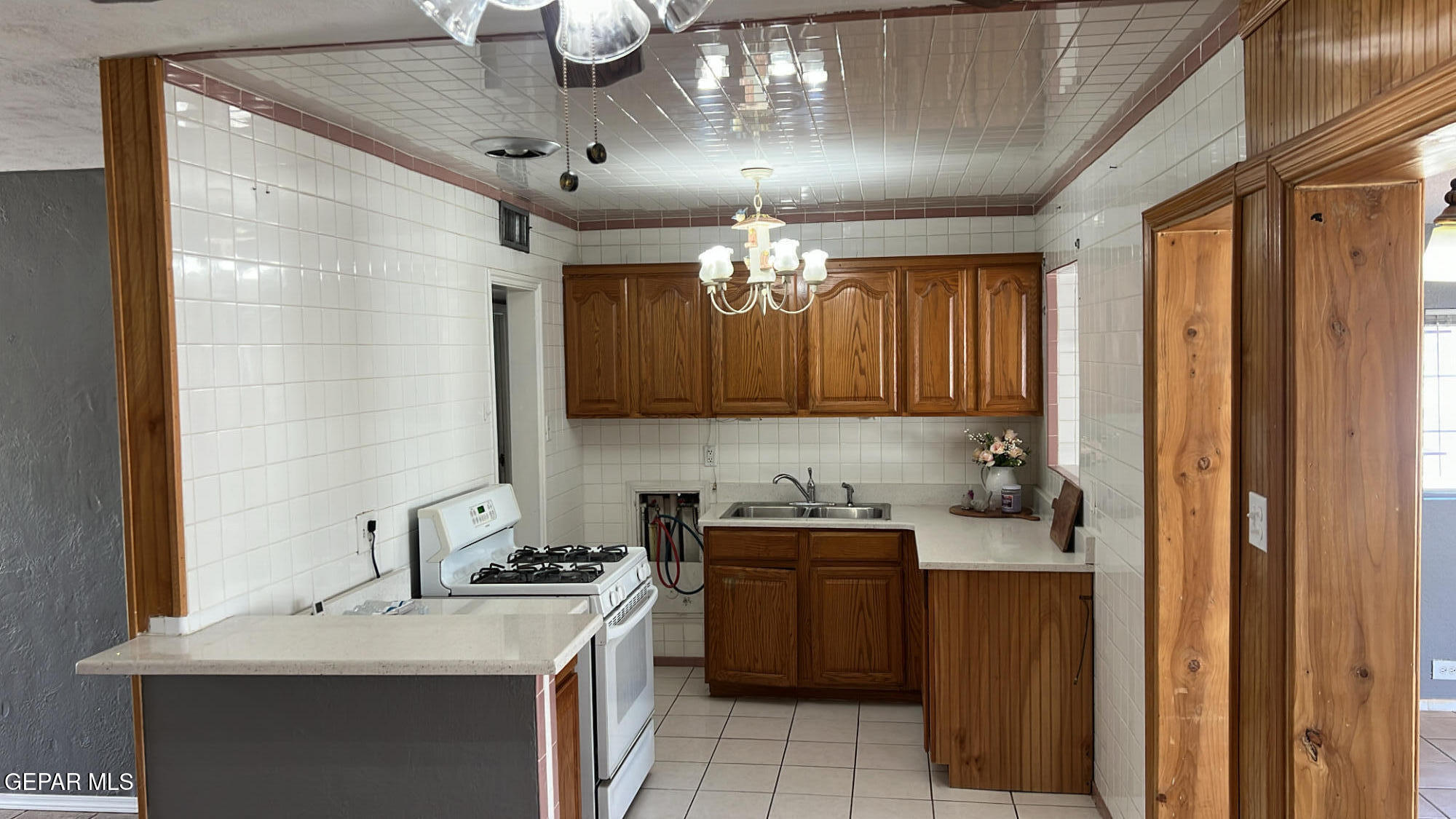 2636 Prestwick Road El Paso, TX 79925 - Photo 7 of 20 E352455D-F5F1-49C3-958C-3A7C5163A95A