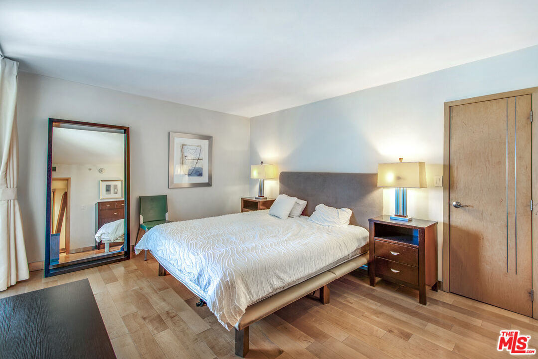 201 Ocean Avenue, Unit 1505B Santa Monica, CA 90402 - Photo 18 of 45 a bedroom with a bed and a lamp