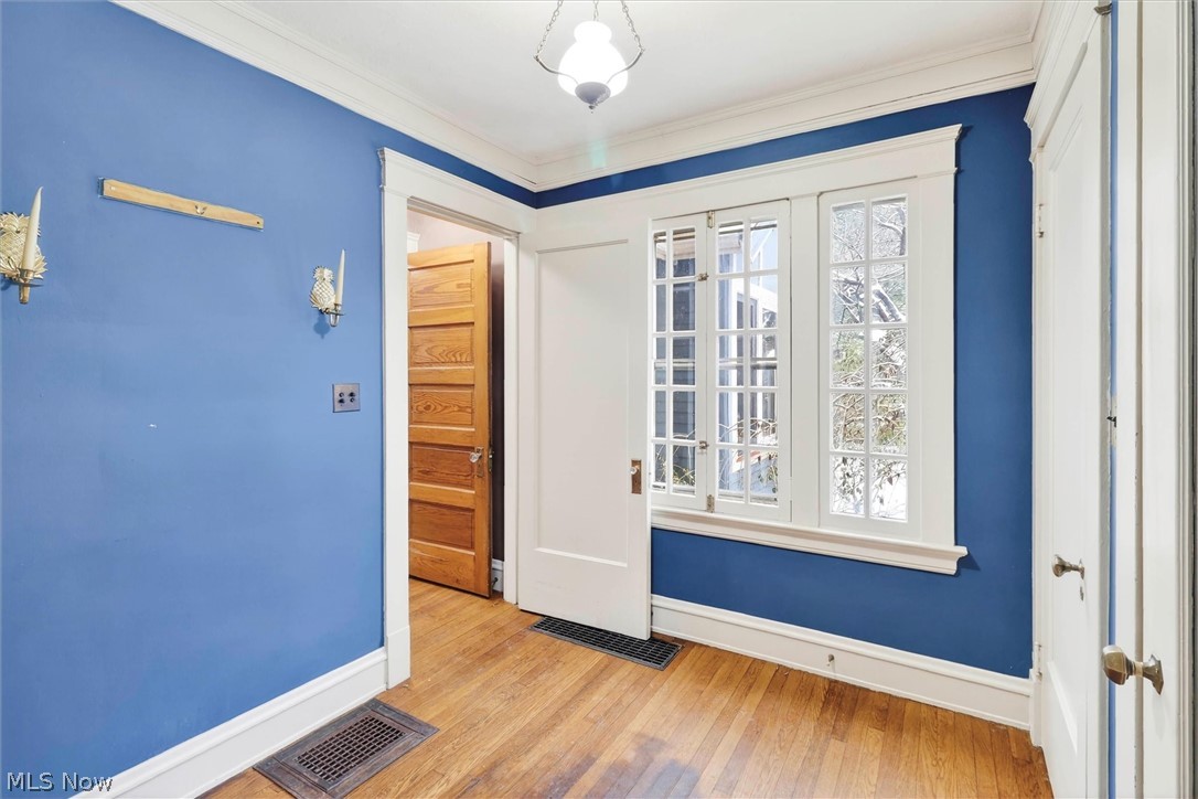 1798 Middlehurst Road Cleveland, OH 44118 - Photo 5 of 49 Gallery Image 5