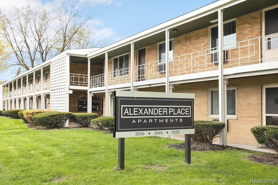 3330 Greenfield Road, Unit 22 Royal Oak, MI 48073 - Photo 1 of 13