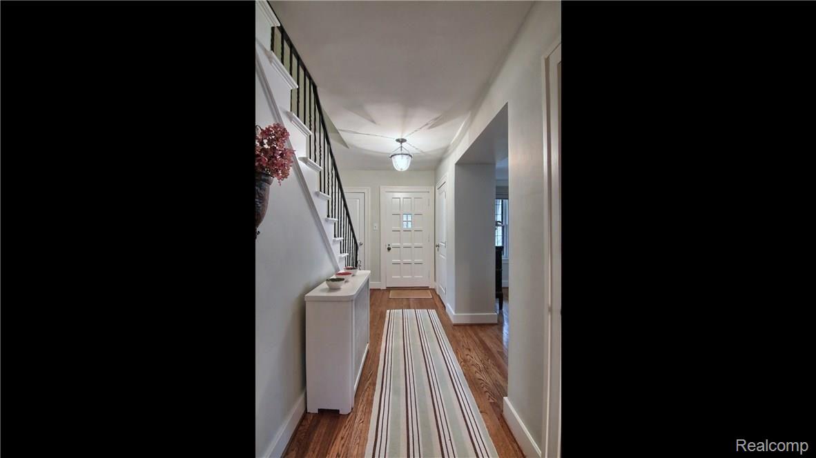 176 Moran Road Grosse Pointe, MI 48236 - Photo 2 of 29 Foyer