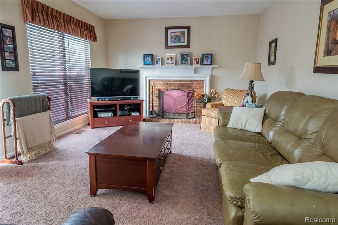 594 Whitney Drive Rochester, MI 48307 - Photo 3 of 27 DSC08279-HDR.jpg