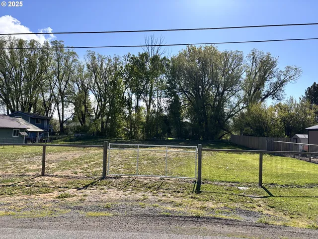 a view of a outdoor space