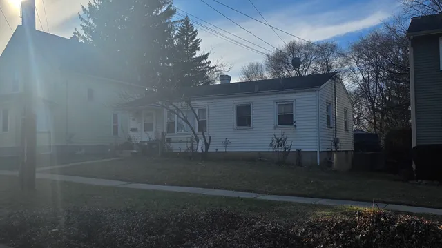 $199,900 | 918 Lavoie Avenue, Elgin, IL 60120