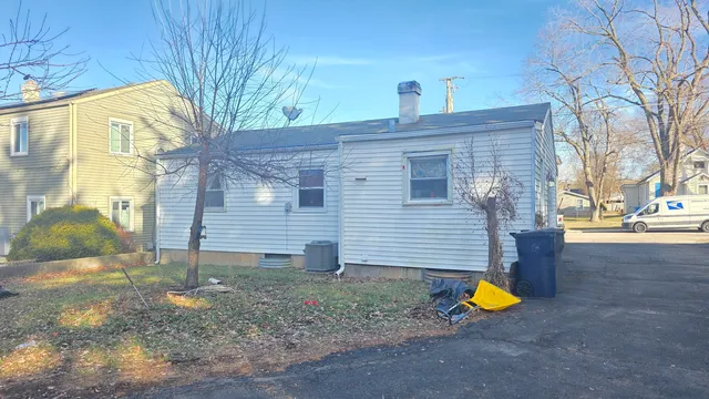 $199,900 | 918 Lavoie Avenue, Elgin, IL 60120