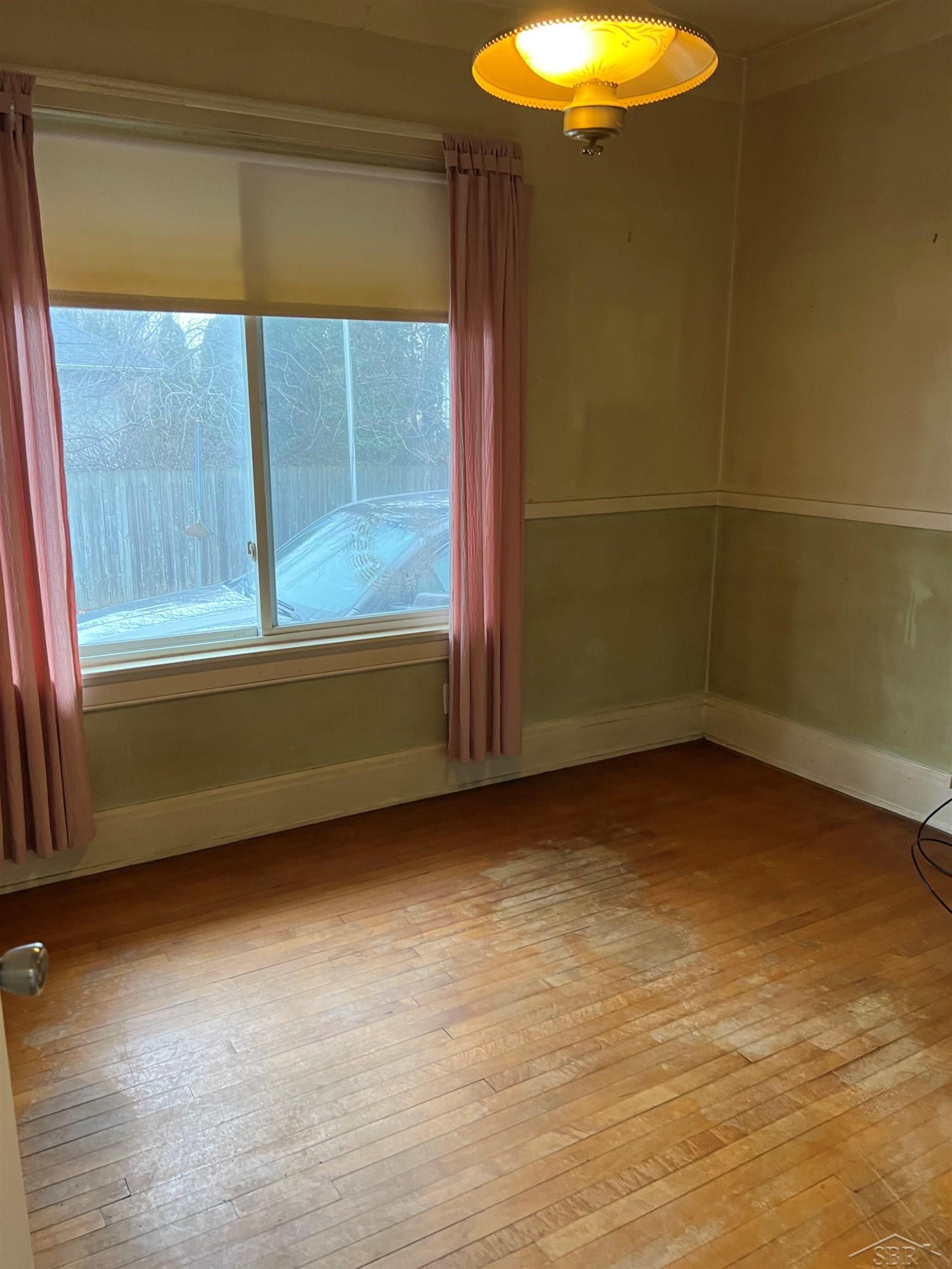 2163 2nd Street Bay City, MI 48708 - Photo 8 of 9 50099172-7.JPG