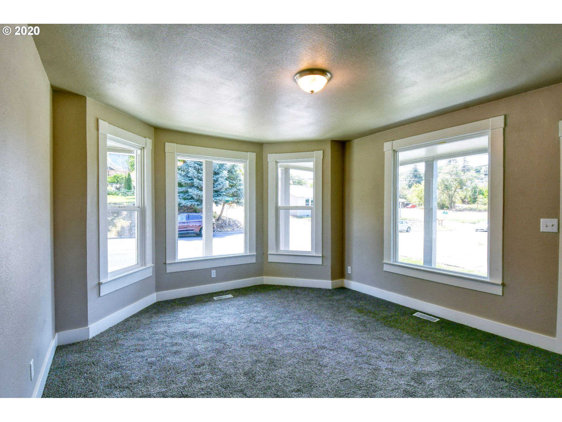 209 Southwest Isaac Avenue Pendleton, OR 97801 - Photo 5 of 24