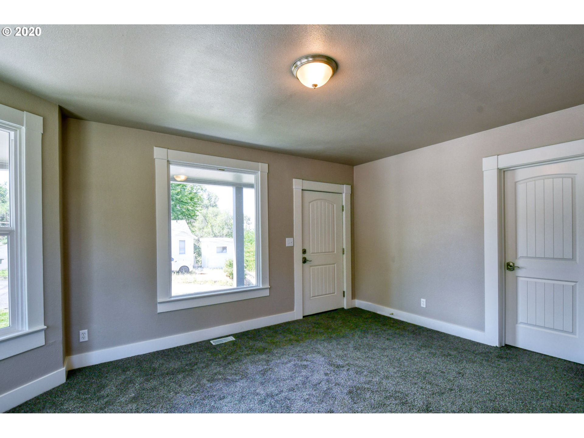 209 Southwest Isaac Avenue Pendleton, OR 97801 - Photo 6 of 24