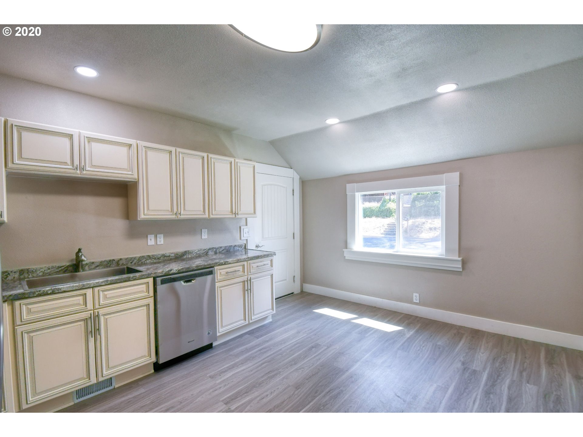 209 Southwest Isaac Avenue Pendleton, OR 97801 - Photo 7 of 24