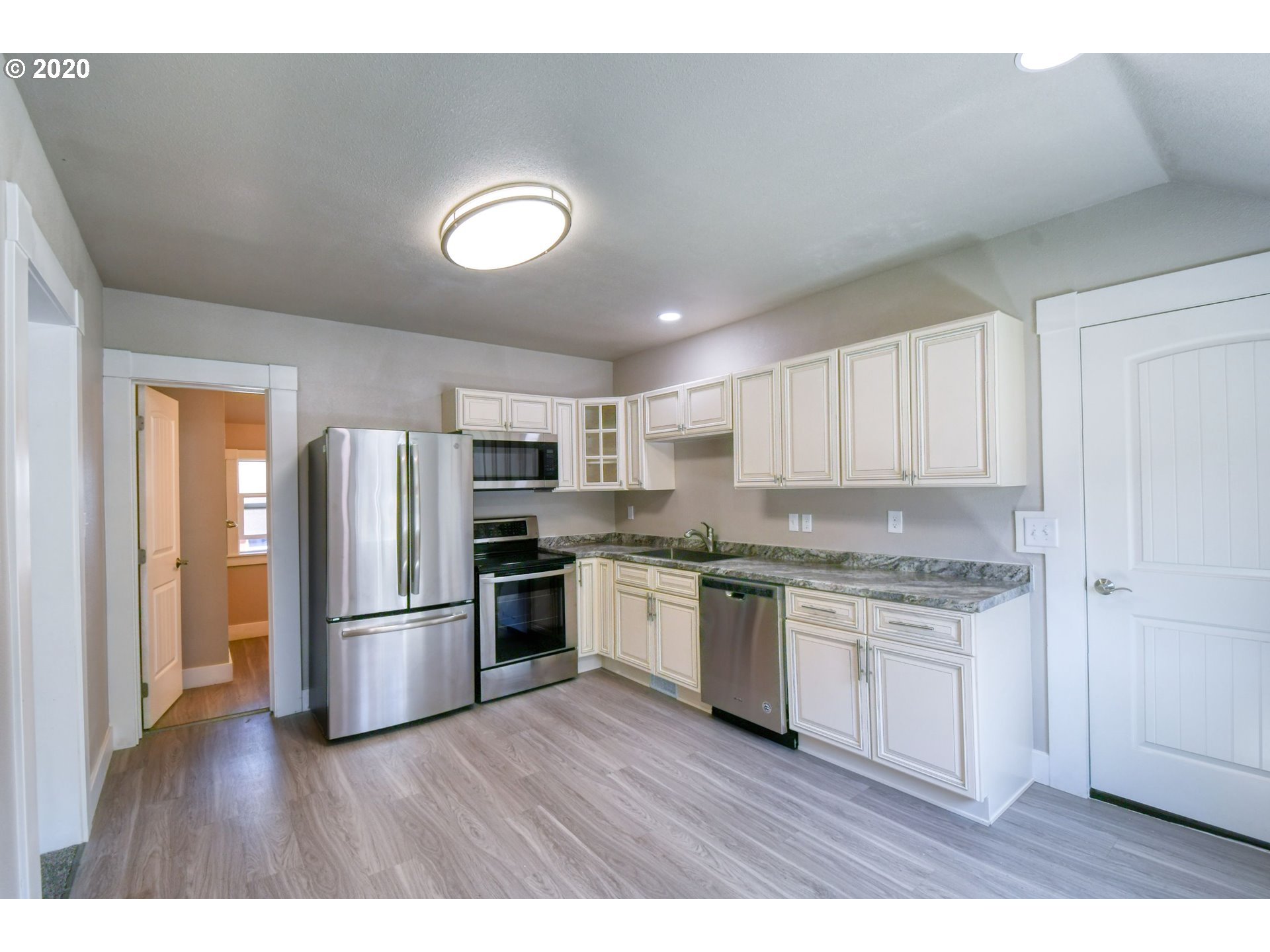 209 Southwest Isaac Avenue Pendleton, OR 97801 - Photo 8 of 24