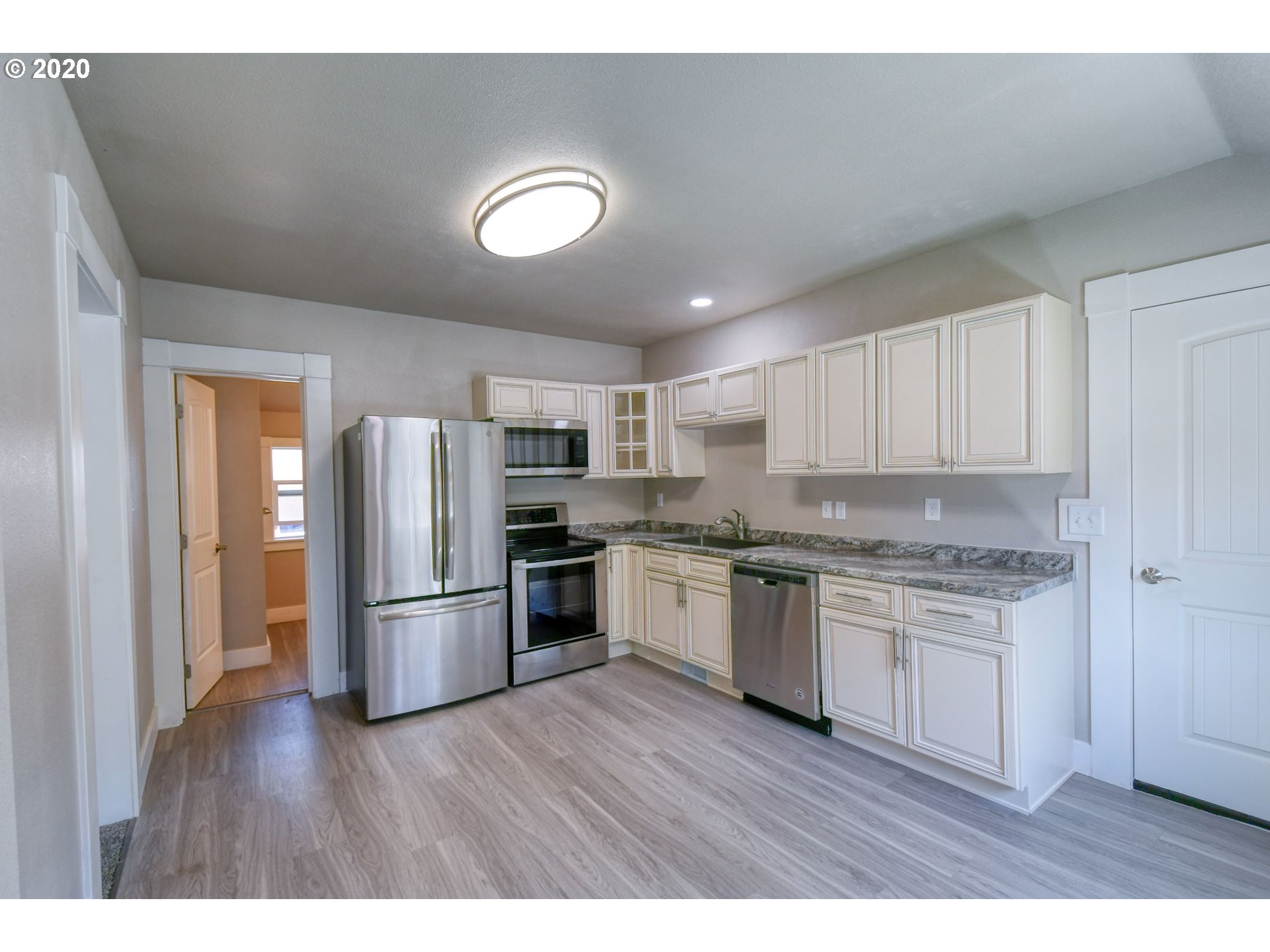 209 Southwest Isaac Avenue Pendleton, OR 97801 - Photo 10 of 24