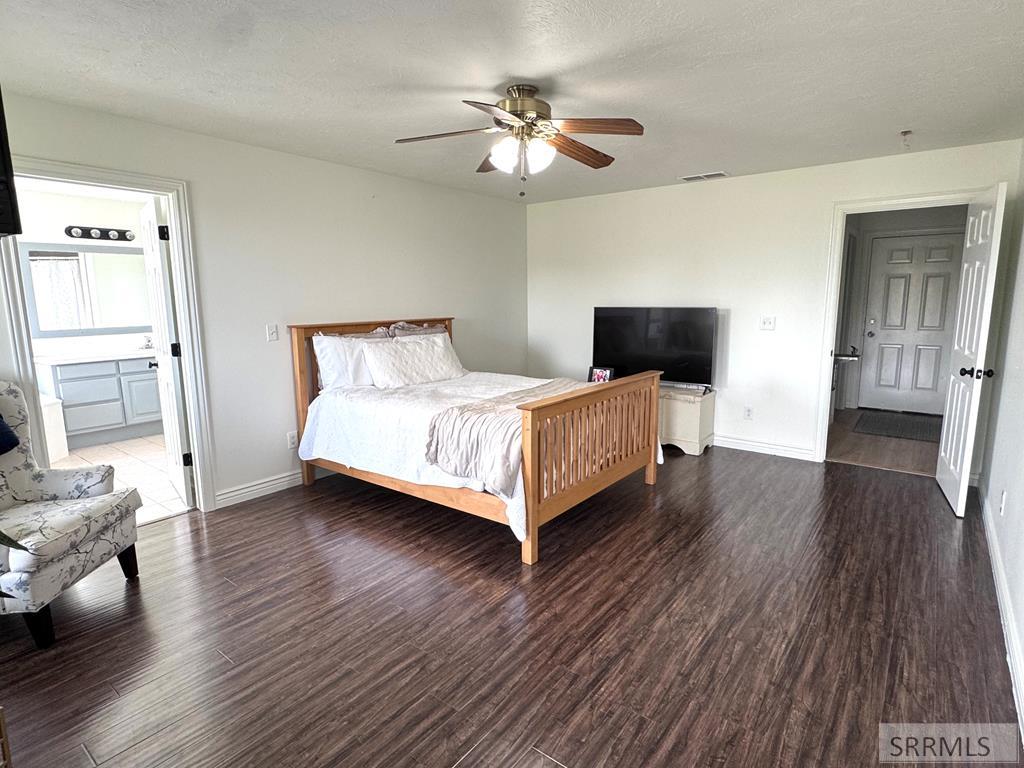 634 North 3200 East Menan, ID 83434 - Photo 21 of 85 Primary bedroom
