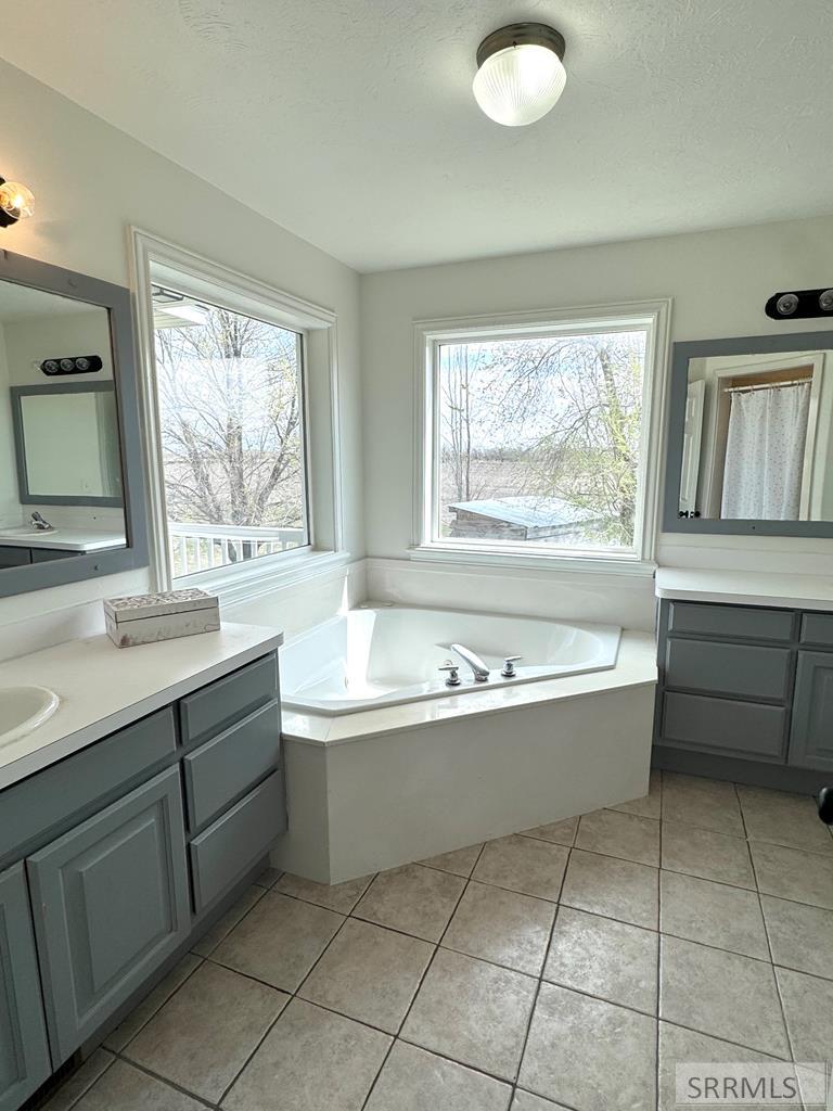 634 North 3200 East Menan, ID 83434 - Photo 23 of 85 Primary bathroom