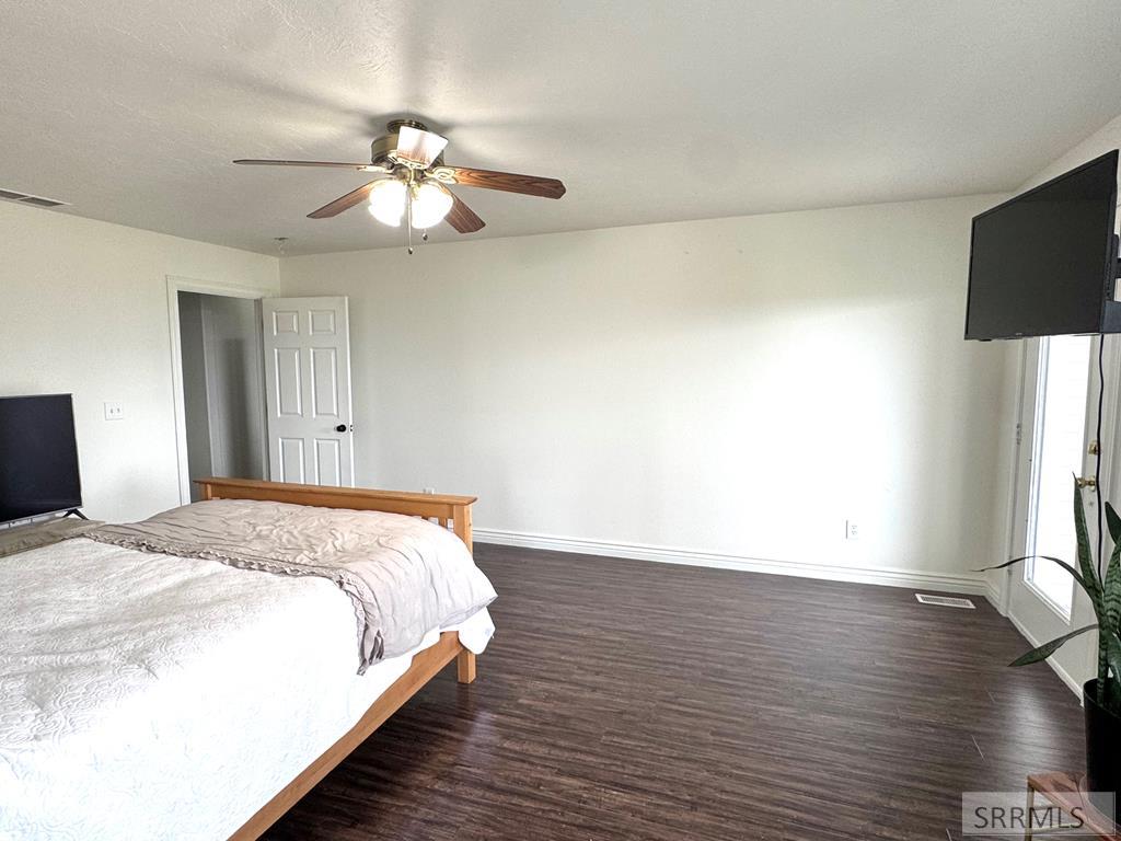 634 North 3200 East Menan, ID 83434 - Photo 28 of 85 Primary bedroom