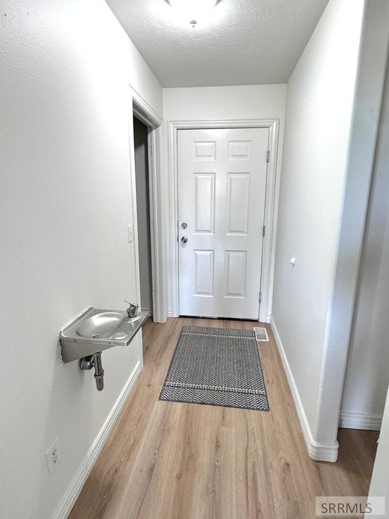 634 North 3200 East Menan, ID 83434 - Photo 52 of 85 Hallway to garage