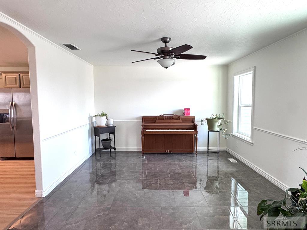 634 North 3200 East Menan, ID 83434 - Photo 6 of 85 Dining room
