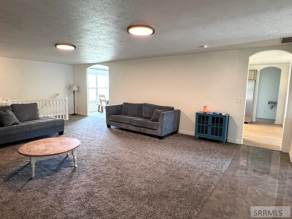 634 North 3200 East Menan, ID 83434 - Photo 9 of 85 Living room