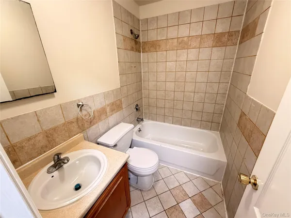 $975,000 | 1907 Arnow Avenue | Baychester