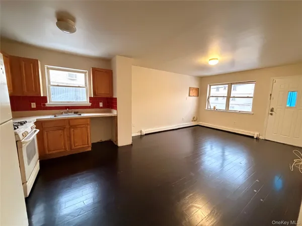 $975,000 | 1907 Arnow Avenue | Baychester