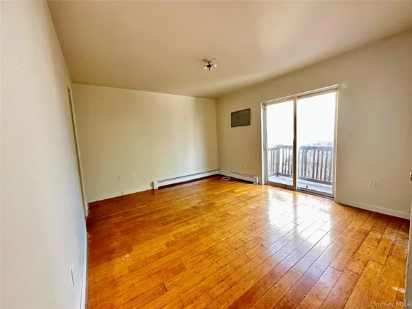 $975,000 | 1907 Arnow Avenue | Baychester