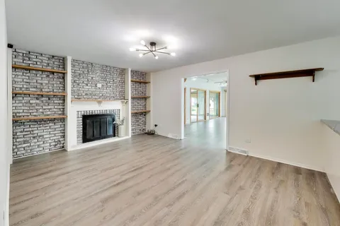 $649,000 | 8 Hampton Court, Mundelein, IL 60060