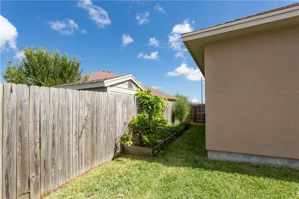 $2,750 | 5701 Loire Boulevard, Corpus Christi, TX 78413