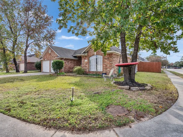 $2,400 | 3327 La Seine Lane, Spring, TX 77388