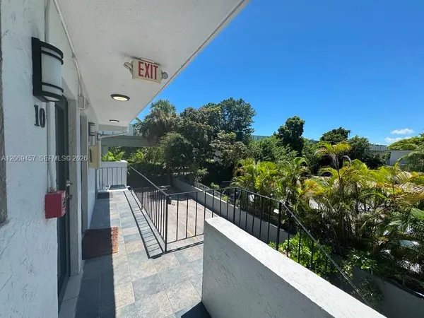 $2,450 | 3011 Southwest 1st Avenue, Unit 10, Miami, FL 33129