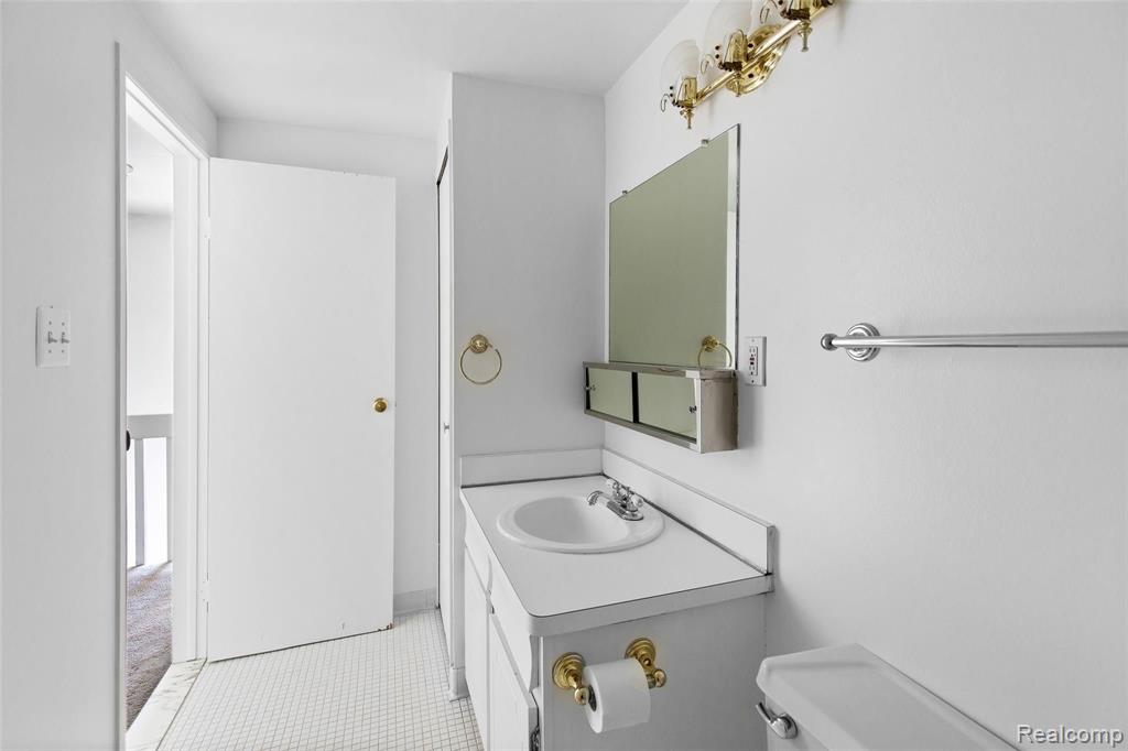 5055 Crooks Road, Unit 15 Royal Oak, MI 48073 - Photo 18 of 22