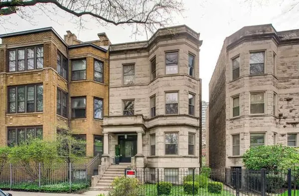 $3,200 | 5331 North Winthrop Avenue, Unit 3, Chicago, IL 60640
