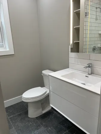 $3,200 | 5331 North Winthrop Avenue, Unit 3, Chicago, IL 60640