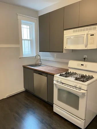 $3,200 | 5331 North Winthrop Avenue, Unit 3, Chicago, IL 60640